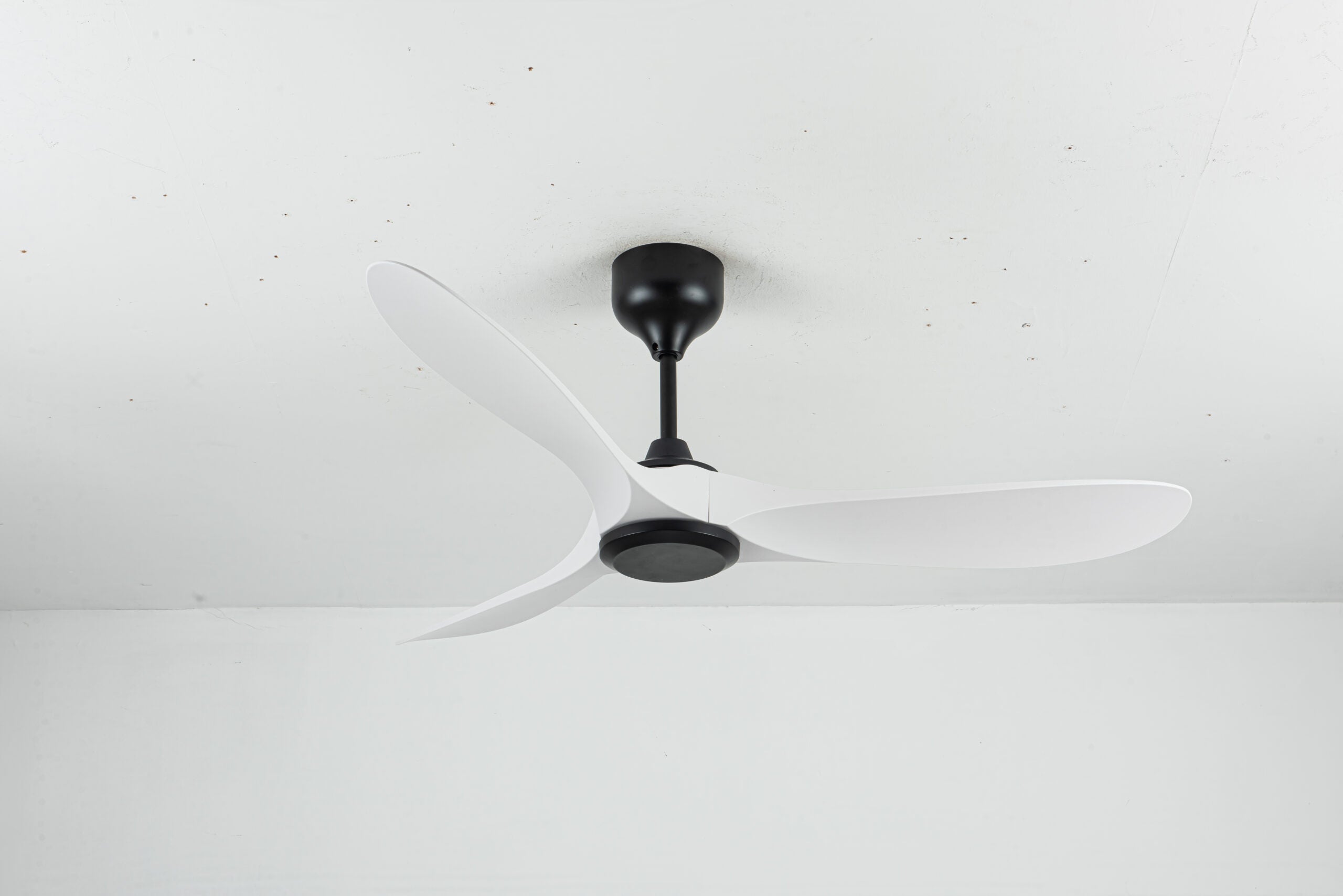 eFF4 asper 1320mm 3 blade 5 star BLDC ceiling Fan with Aerodynamic ABS Blades and Remote Control White/Black